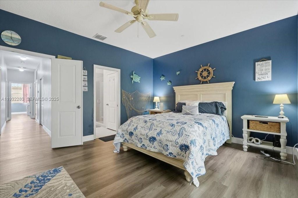 Image 15 of property listing at 4126 Cascada Cir, Cooper City, FL 33024