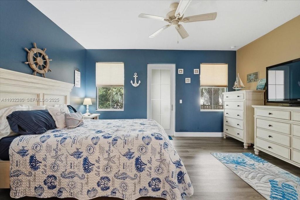 Image 16 of property listing at 4126 Cascada Cir, Cooper City, FL 33024