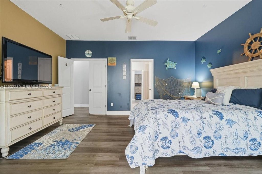 Image 17 of property listing at 4126 Cascada Cir, Cooper City, FL 33024