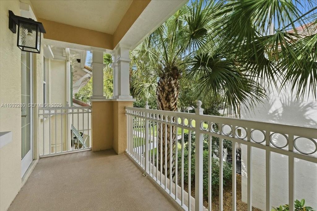 Image 19 of property listing at 4126 Cascada Cir, Cooper City, FL 33024