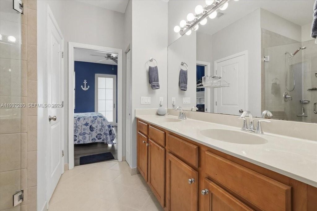 Image 21 of property listing at 4126 Cascada Cir, Cooper City, FL 33024