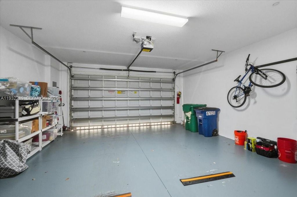 Image 31 of property listing at 4126 Cascada Cir, Cooper City, FL 33024