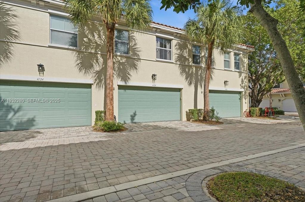 Image 35 of property listing at 4126 Cascada Cir, Cooper City, FL 33024