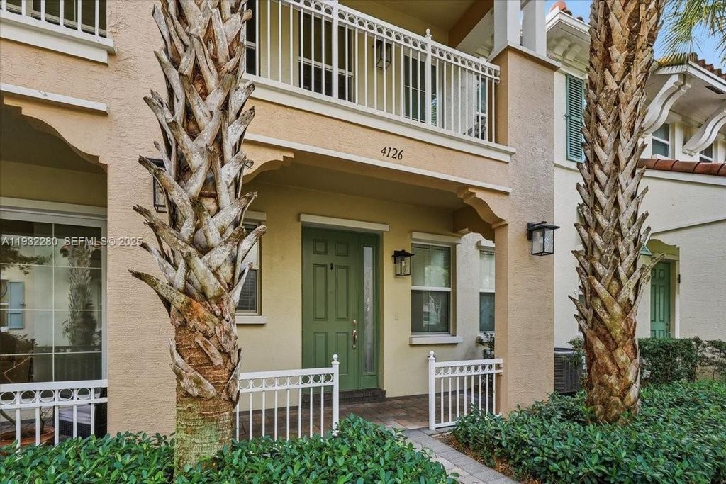 Image 36 of property listing at 4126 Cascada Cir, Cooper City, FL 33024