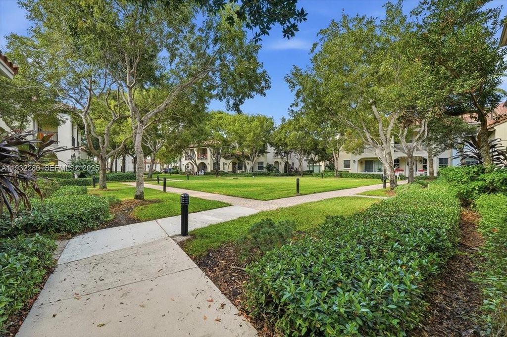 Image 39 of property listing at 4126 Cascada Cir, Cooper City, FL 33024