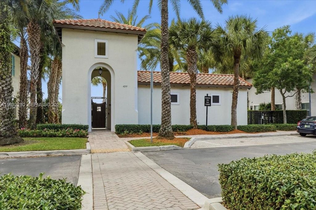 Image 41 of property listing at 4126 Cascada Cir, Cooper City, FL 33024