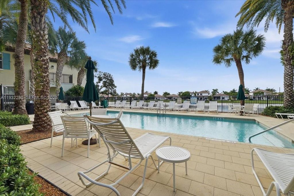 Image 42 of property listing at 4126 Cascada Cir, Cooper City, FL 33024