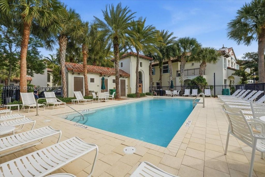 Image 43 of property listing at 4126 Cascada Cir, Cooper City, FL 33024