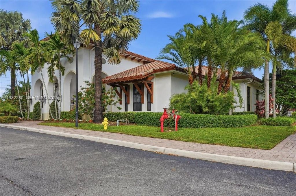 Image 45 of property listing at 4126 Cascada Cir, Cooper City, FL 33024