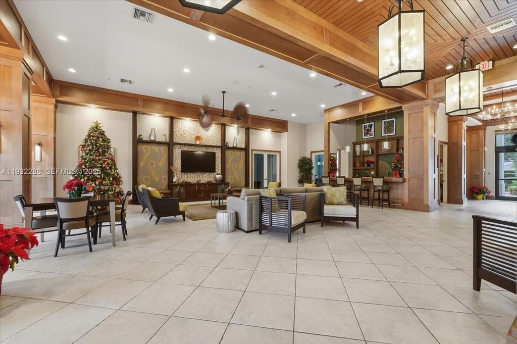 Image 50 of property listing at 4126 Cascada Cir, Cooper City, FL 33024