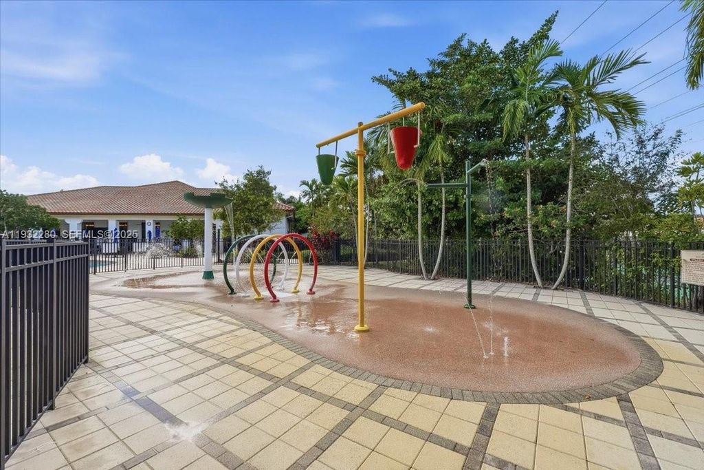 Image 56 of property listing at 4126 Cascada Cir, Cooper City, FL 33024