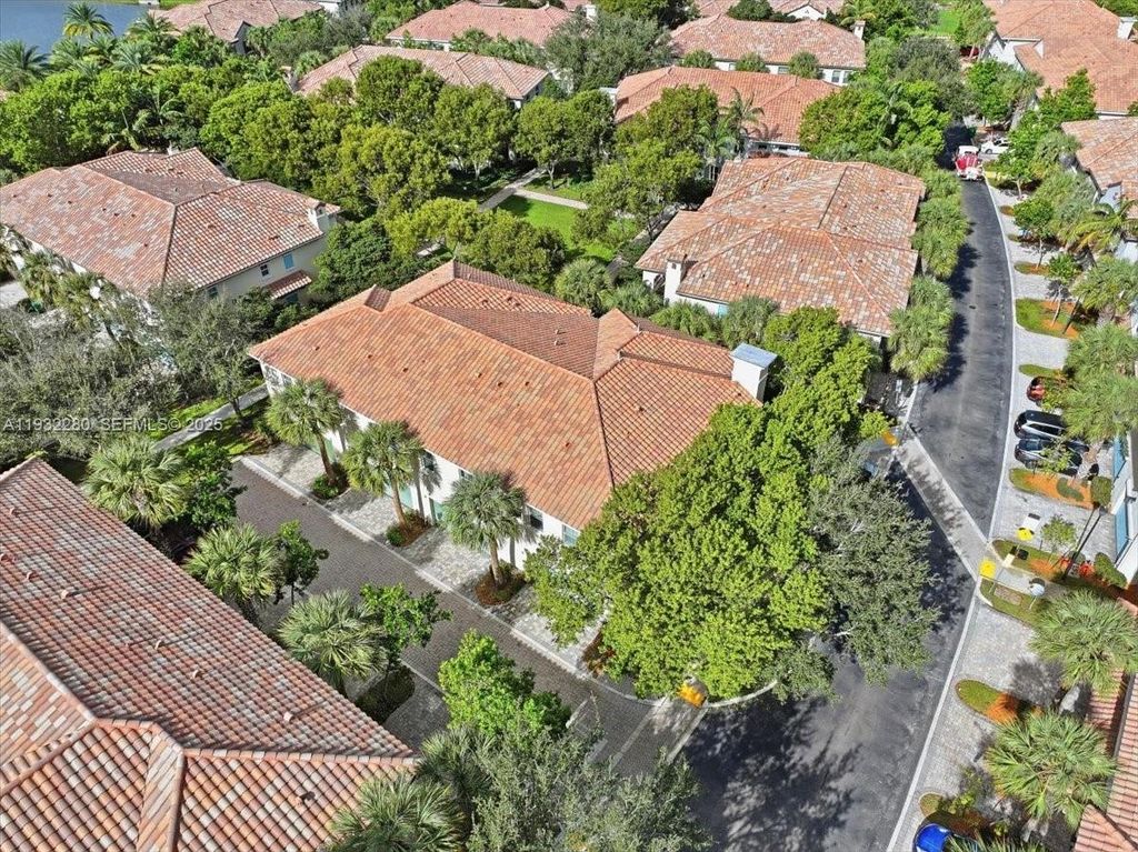 Image 57 of property listing at 4126 Cascada Cir, Cooper City, FL 33024