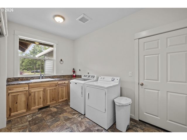 17092 S GERBER Rd, Oregon City, OR 97045