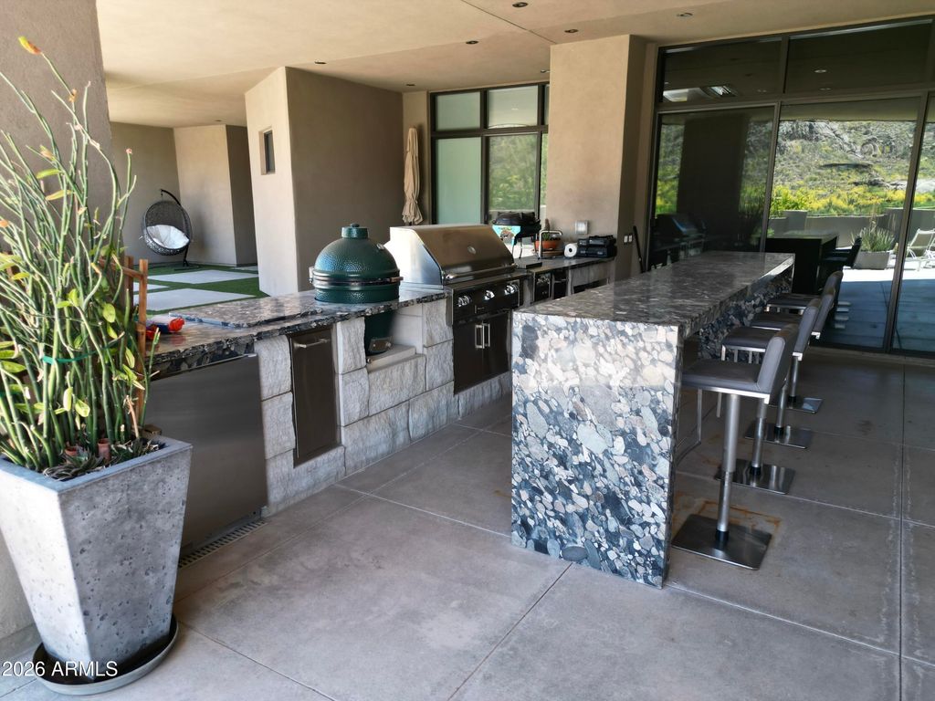 Image 10 of property listing at 37021 N HOLIDAY Lane, Carefree, AZ 85377
