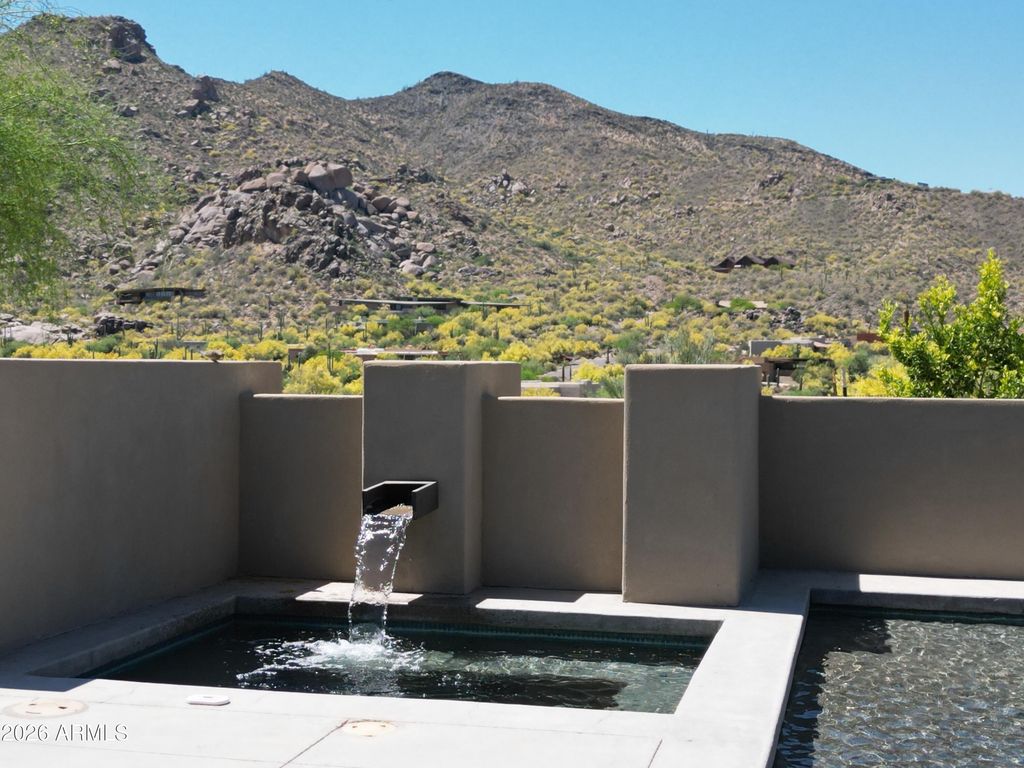 Image 15 of property listing at 37021 N HOLIDAY Lane, Carefree, AZ 85377