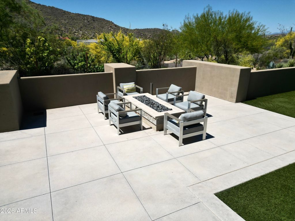 Image 17 of property listing at 37021 N HOLIDAY Lane, Carefree, AZ 85377
