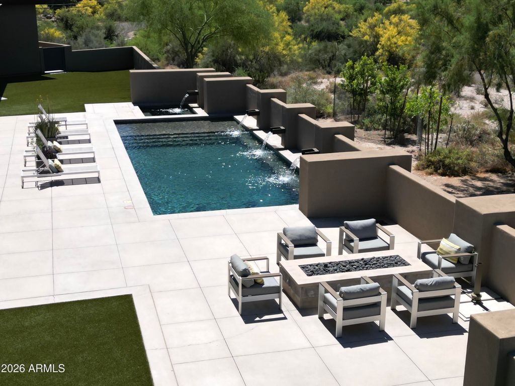 Image 18 of property listing at 37021 N HOLIDAY Lane, Carefree, AZ 85377