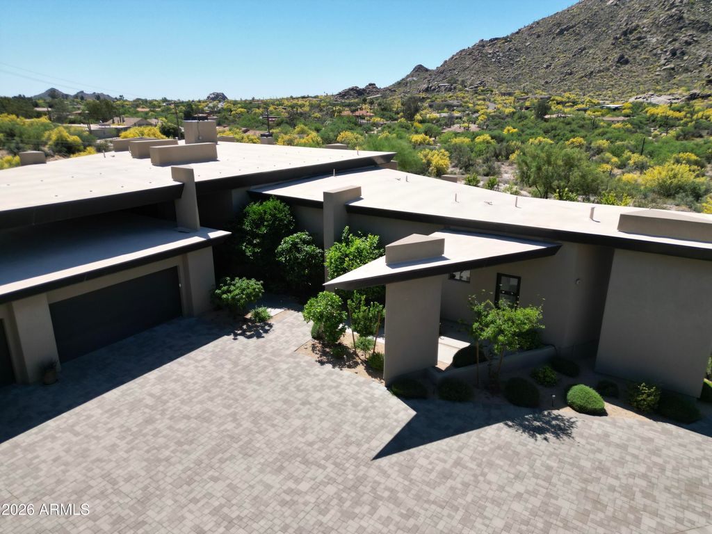 Image 2 of property listing at 37021 N HOLIDAY Lane, Carefree, AZ 85377