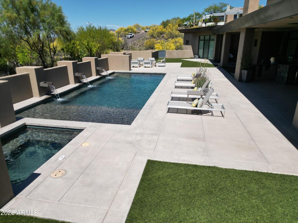 Image 21 of property listing at 37021 N HOLIDAY Lane, Carefree, AZ 85377