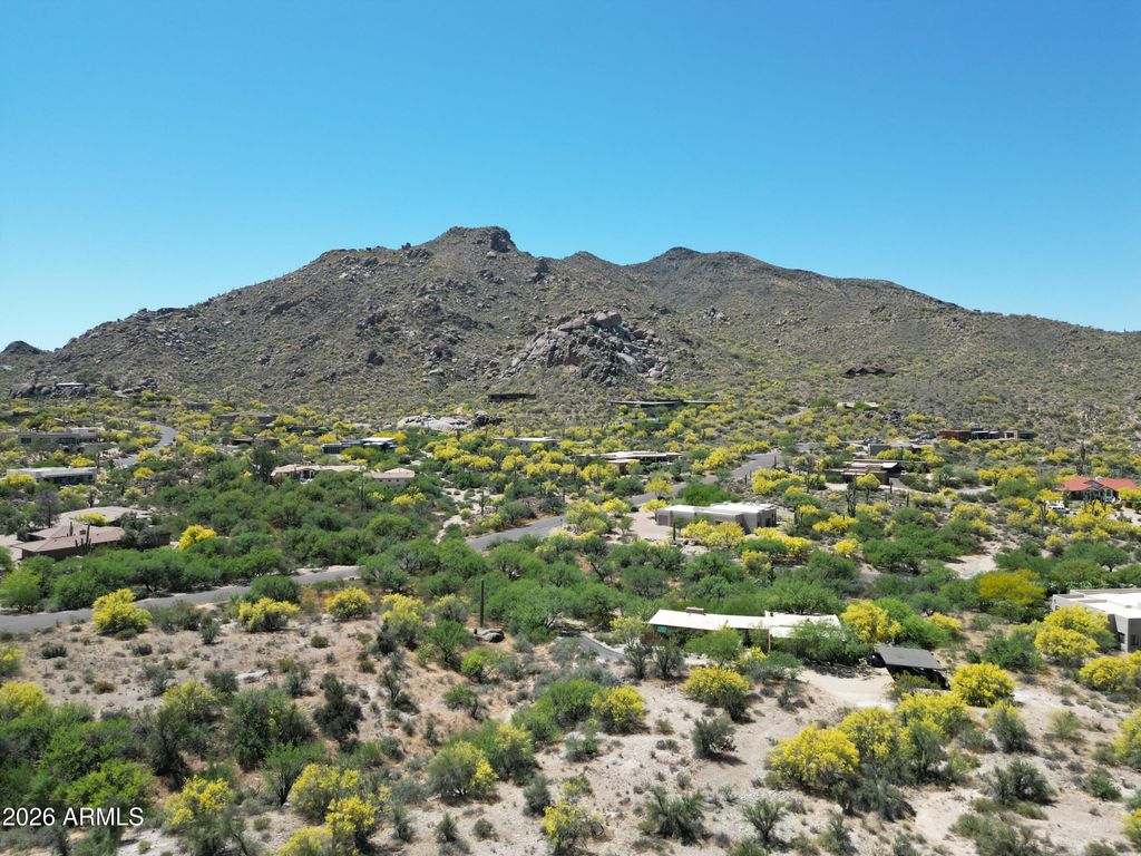 Image 24 of property listing at 37021 N HOLIDAY Lane, Carefree, AZ 85377