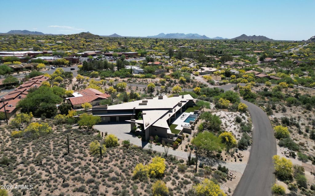 Image 25 of property listing at 37021 N HOLIDAY Lane, Carefree, AZ 85377