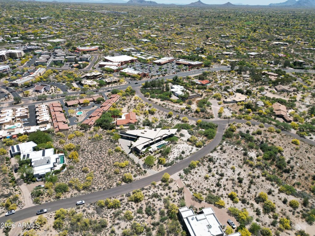 Image 26 of property listing at 37021 N HOLIDAY Lane, Carefree, AZ 85377