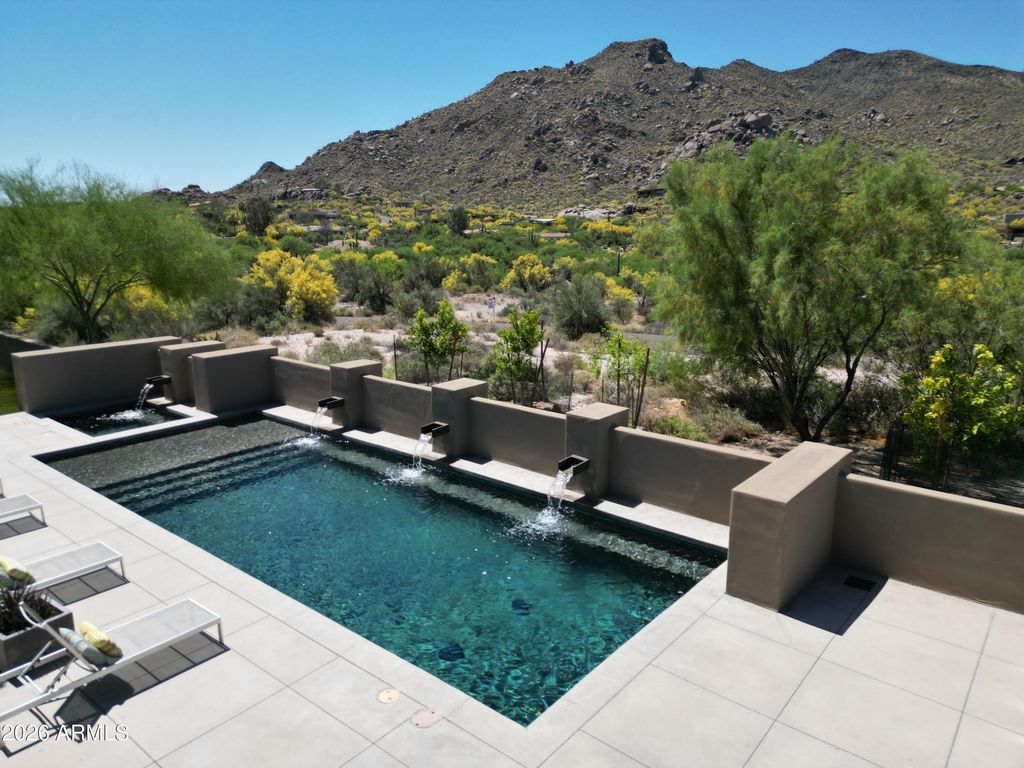 Image 5 of property listing at 37021 N HOLIDAY Lane, Carefree, AZ 85377