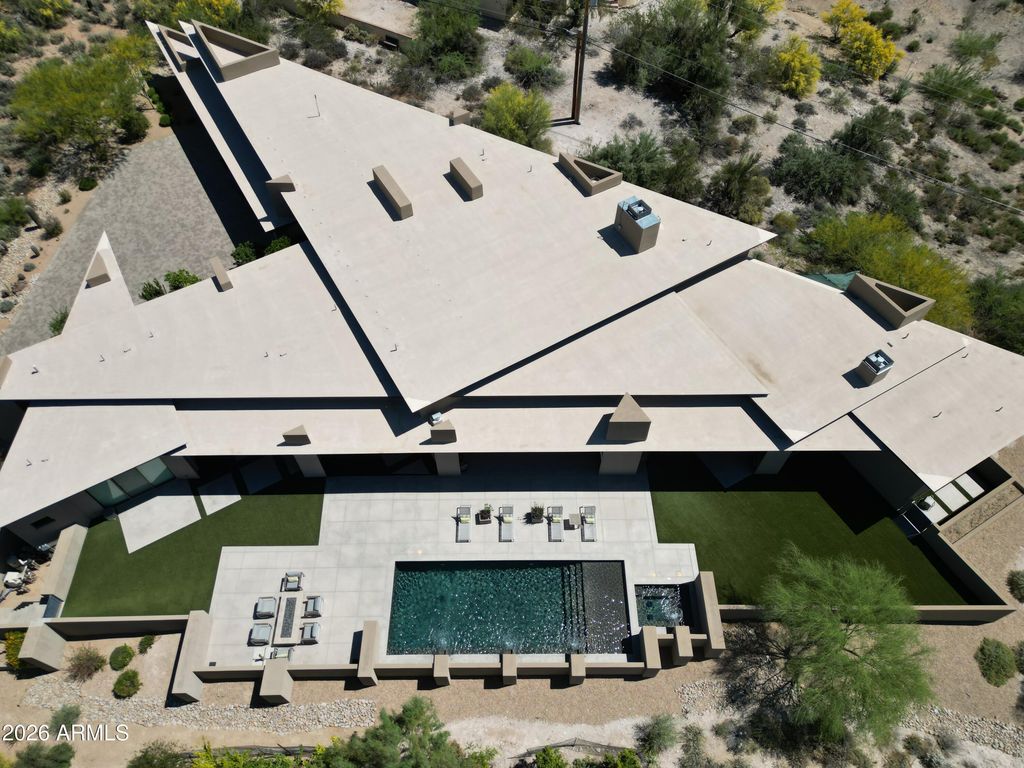 Image 6 of property listing at 37021 N HOLIDAY Lane, Carefree, AZ 85377