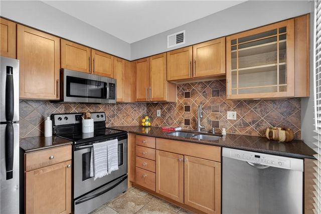 4430 Jarboe Street 6, Kansas City, MO 64111