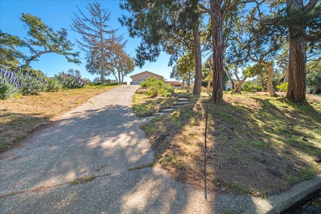 15400 Oak Hills Drive, Salinas, CA 93907