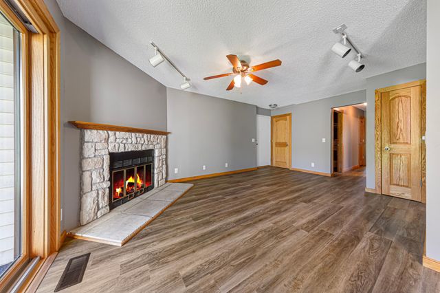7250 Hunters Run, Eden Prairie, MN 55346
