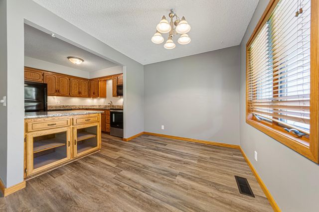 7250 Hunters Run, Eden Prairie, MN 55346