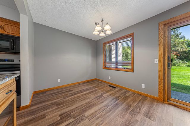 7250 Hunters Run, Eden Prairie, MN 55346