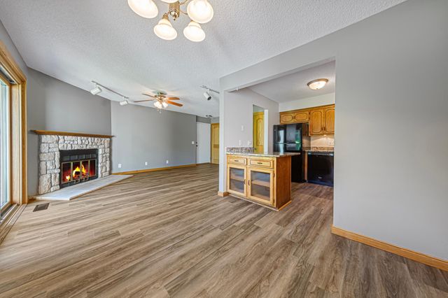 7250 Hunters Run, Eden Prairie, MN 55346