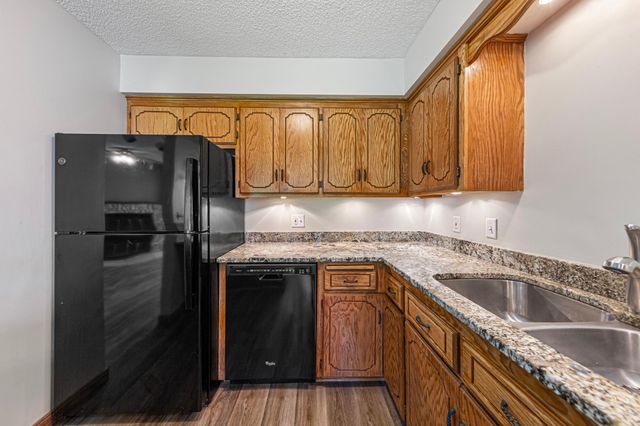 7250 Hunters Run, Eden Prairie, MN 55346