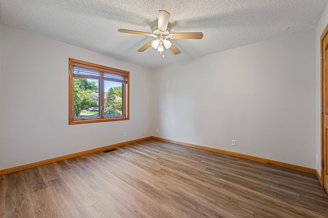 7250 Hunters Run, Eden Prairie, MN 55346