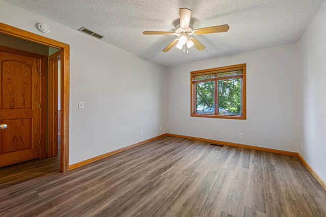 7250 Hunters Run, Eden Prairie, MN 55346
