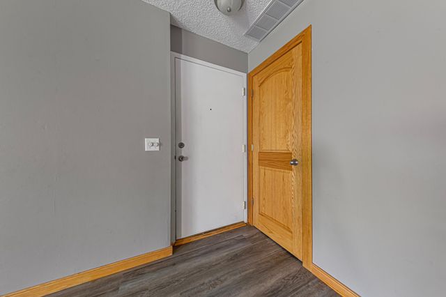 7250 Hunters Run, Eden Prairie, MN 55346