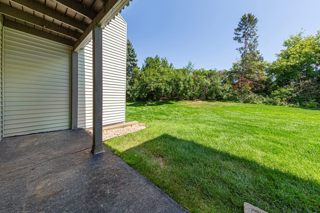 7250 Hunters Run, Eden Prairie, MN 55346 — photo 4