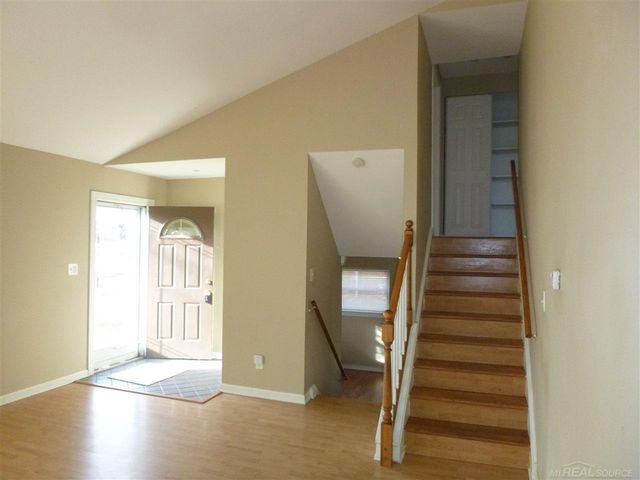 3229 Dolores Avenue, Warren, MI 48091