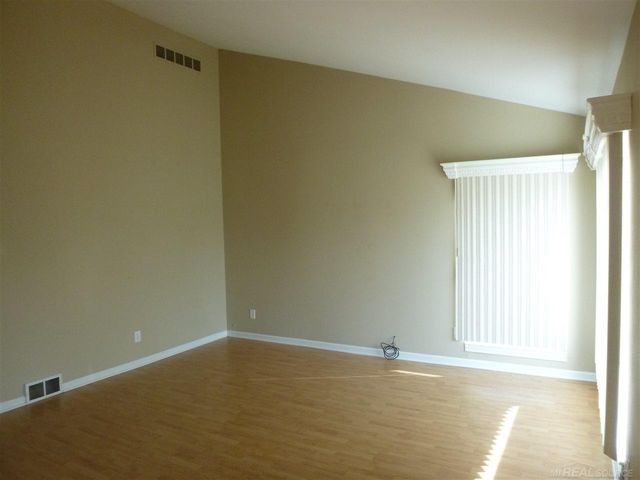 3229 Dolores Avenue, Warren, MI 48091