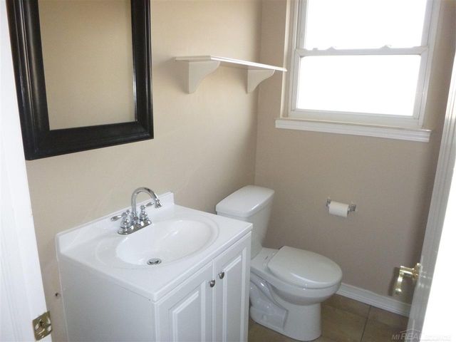 3229 Dolores Avenue, Warren, MI 48091