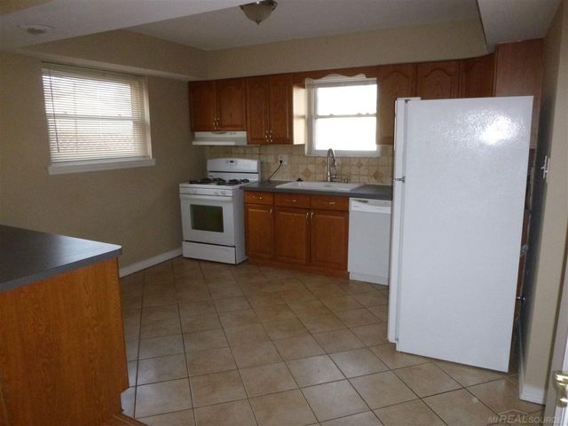 3229 Dolores Avenue, Warren, MI 48091