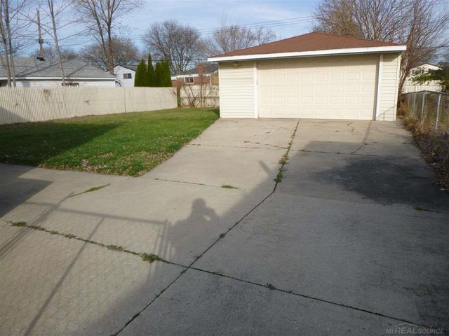 3229 Dolores Avenue, Warren, MI 48091