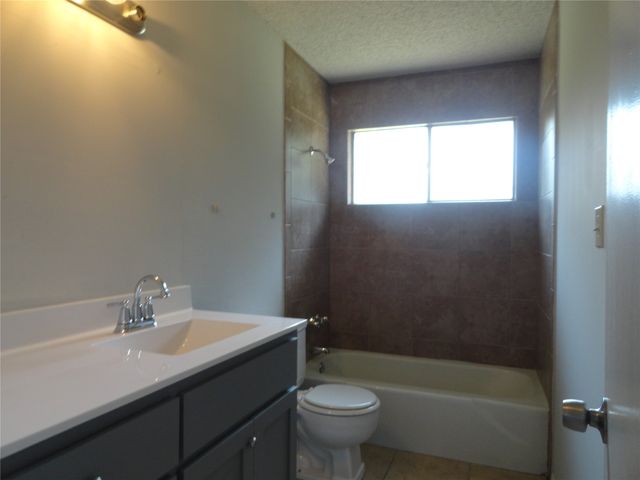 16204 E 2nd Street, Tulsa, OK 74108
