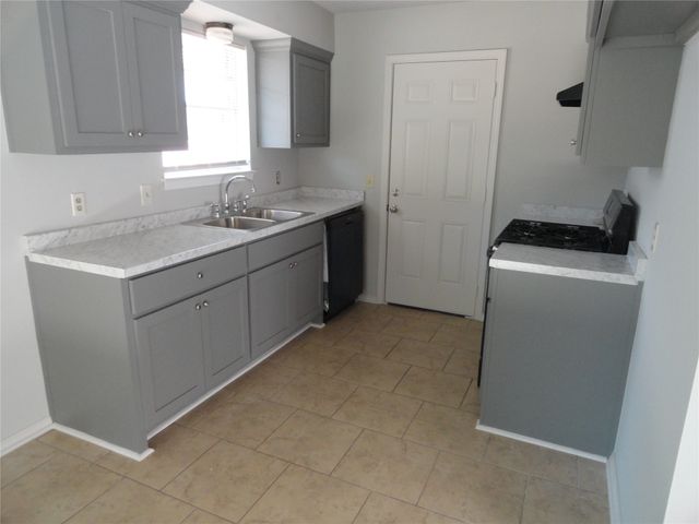16204 E 2nd Street, Tulsa, OK 74108