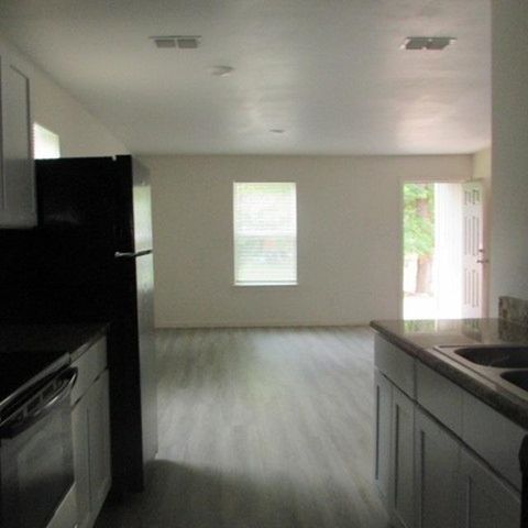 1117 E Birdsong St, Longview, TX 75602
