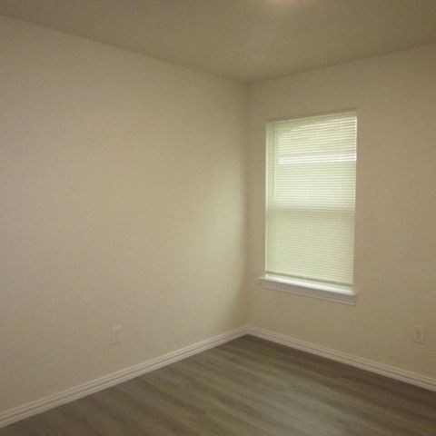 1117 E Birdsong St, Longview, TX 75602