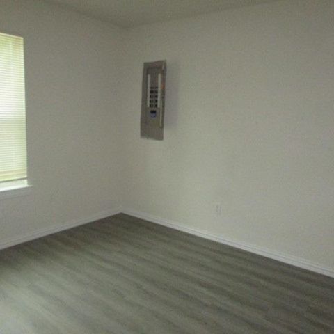 1117 E Birdsong St, Longview, TX 75602