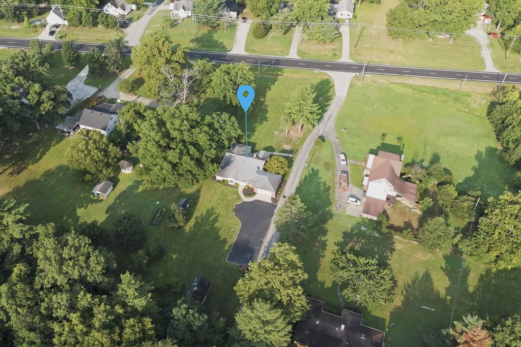 Image 1 of property listing at 14652 N IL Hwy 37 Highway, Mt Vernon, IL 62864